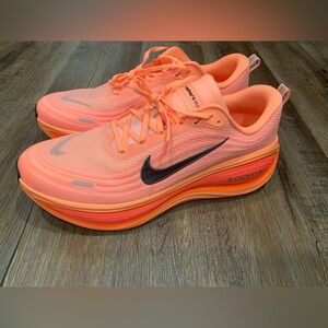 NEW Nike Vomero Plus Orange Pulse Sneakers HV8150-801 Men's Sz 6.5 /Wmn Sz 8
